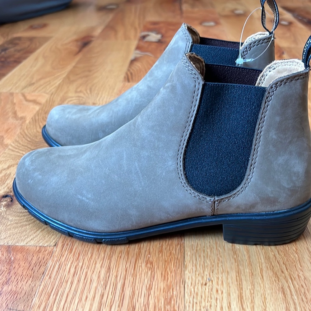 Blundstone Tan Leather Ankle Booties